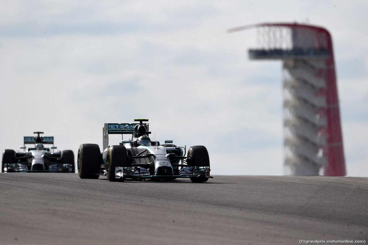 GP USA, 02.11.2014 - Gara, Nico Rosberg (GER) Mercedes AMG F1 W05 davanti a Lewis Hamilton (GBR) Mercedes AMG F1 W05