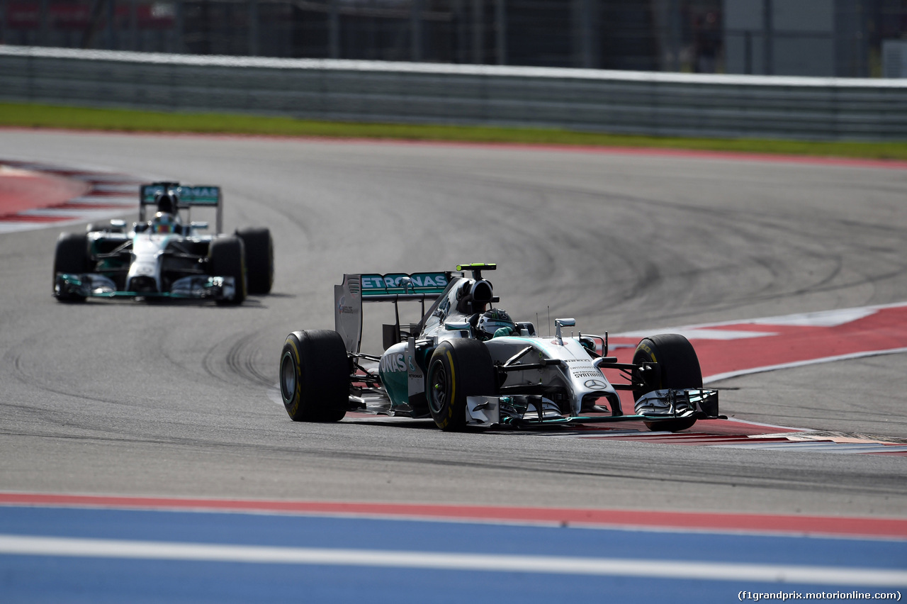 GP USA, 02.11.2014 - Gara, Nico Rosberg (GER) Mercedes AMG F1 W05 davanti a Lewis Hamilton (GBR) Mercedes AMG F1 W05