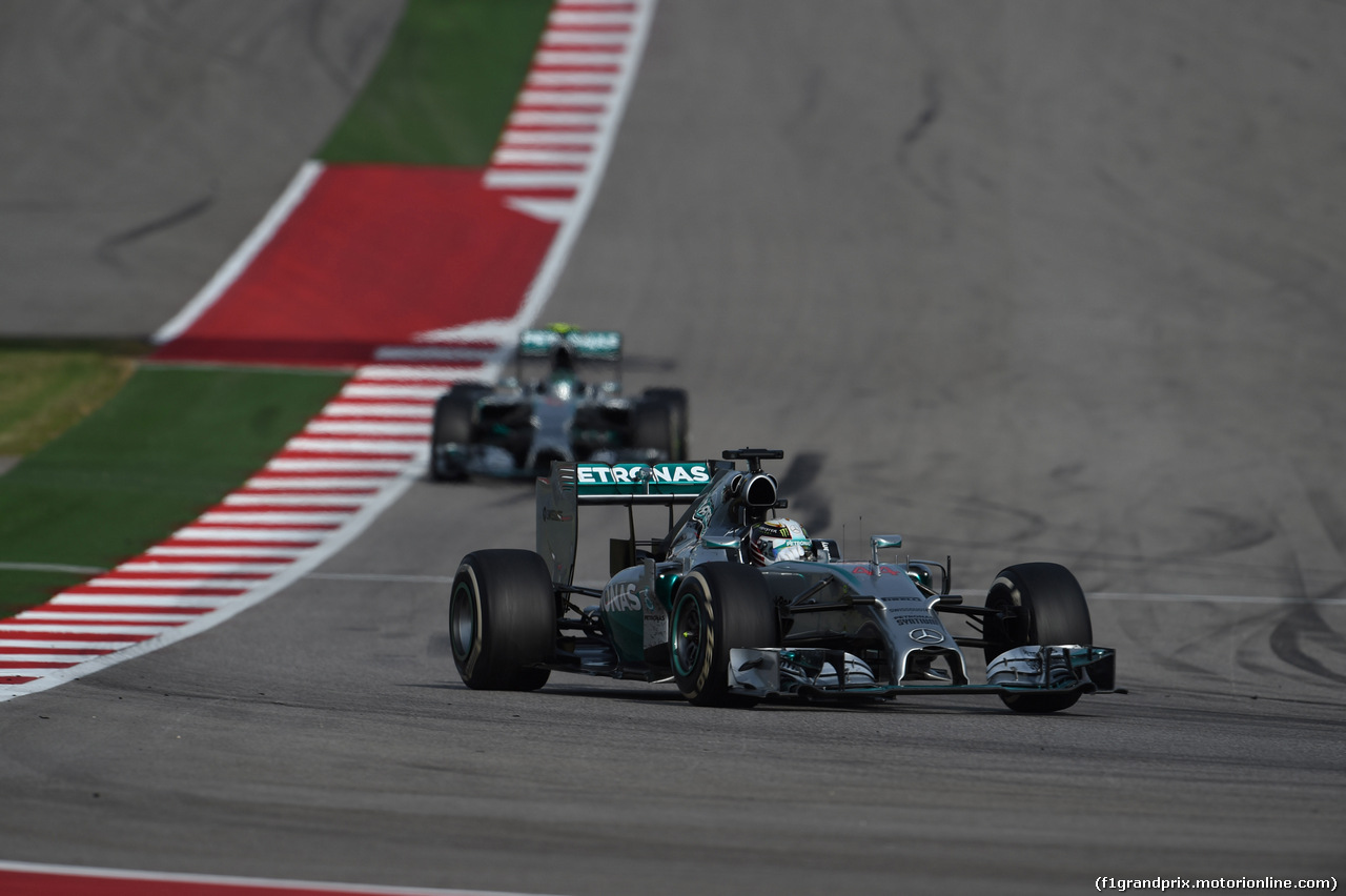 GP USA, 02.11.2014 - Gara, Lewis Hamilton (GBR) Mercedes AMG F1 W05 davanti a Nico Rosberg (GER) Mercedes AMG F1 W05