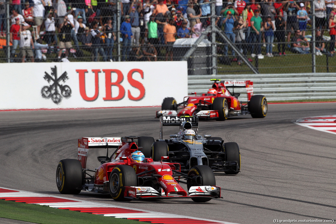 GP USA, 02.11.2014 - Gara, Fernando Alonso (ESP) Ferrari F14-T e Kevin Magnussen (DEN) McLaren Mercedes MP4-29