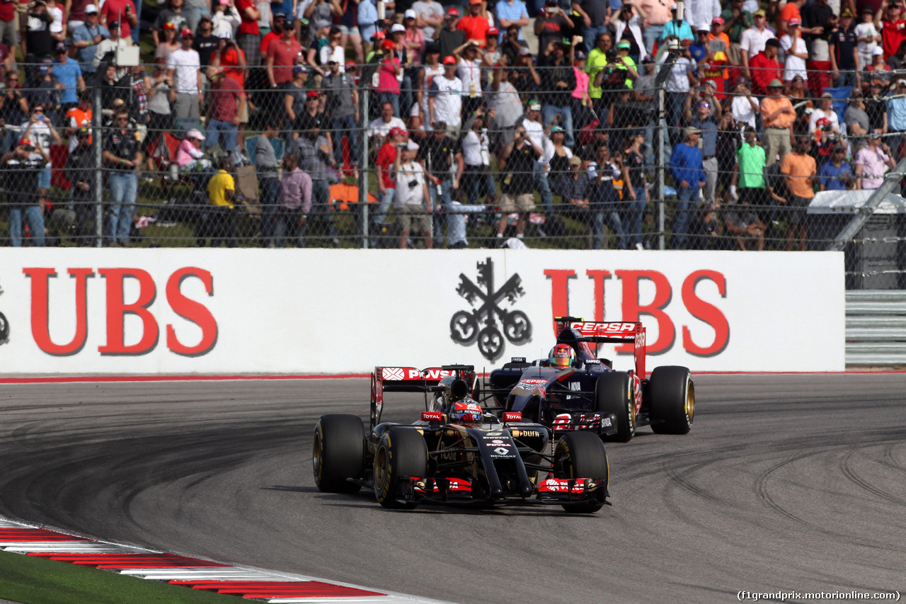 GP USA, 02.11.2014 - Gara, Romain Grosjean (FRA) Lotus F1 Team E22 davanti a Daniil Kvyat (RUS) Scuderia Toro Rosso STR9