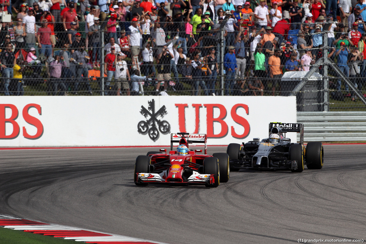 GP USA, 02.11.2014 - Gara, Fernando Alonso (ESP) Ferrari F14-T e Kevin Magnussen (DEN) McLaren Mercedes MP4-29