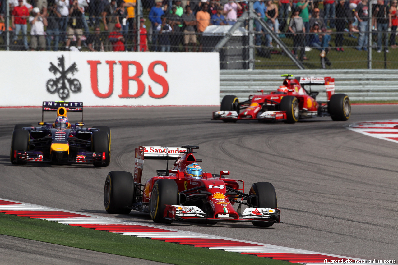 GP USA, 02.11.2014 - Gara, Fernando Alonso (ESP) Ferrari F14-T davanti a Daniel Ricciardo (AUS) Red Bull Racing RB10