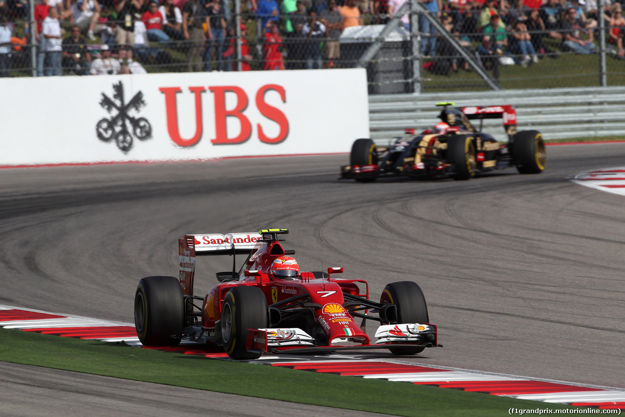 GP USA, 02.11.2014 - Gara, Kimi Raikkonen (FIN) Ferrari F14-T davanti a Pastor Maldonado (VEN) Lotus F1 Team E22