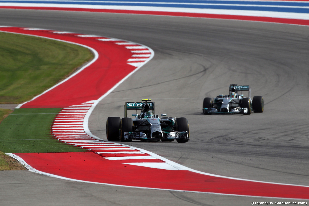 GP USA, 02.11.2014 - Gara, Nico Rosberg (GER) Mercedes AMG F1 W05 davanti a Lewis Hamilton (GBR) Mercedes AMG F1 W05