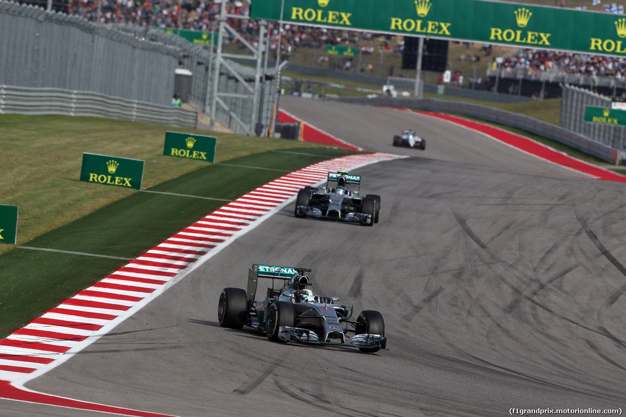 GP USA, 02.11.2014 - Gara, Lewis Hamilton (GBR) Mercedes AMG F1 W05 davanti a Nico Rosberg (GER) Mercedes AMG F1 W05