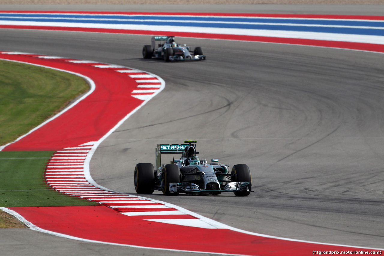 GP USA, 02.11.2014 - Gara, Nico Rosberg (GER) Mercedes AMG F1 W05 davanti a Lewis Hamilton (GBR) Mercedes AMG F1 W05