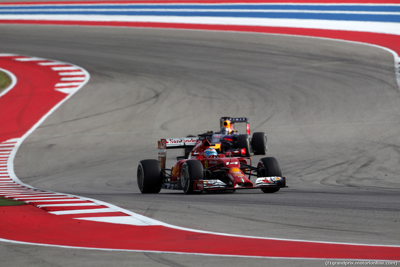 GP USA, 02.11.2014 - Gara, Fernando Alonso (ESP) Ferrari F14-T davanti a Sebastian Vettel (GER) Red Bull Racing RB10