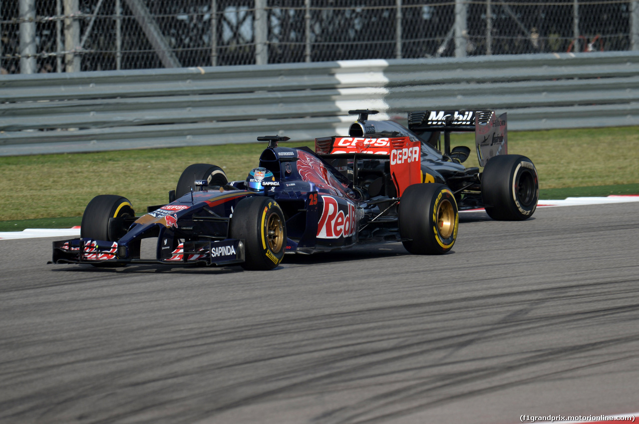 GP USA, 02.11.2014 - Gara, Jean-Eric Vergne (FRA) Scuderia Toro Rosso STR9 e Jenson Button (GBR) McLaren Mercedes MP4-29