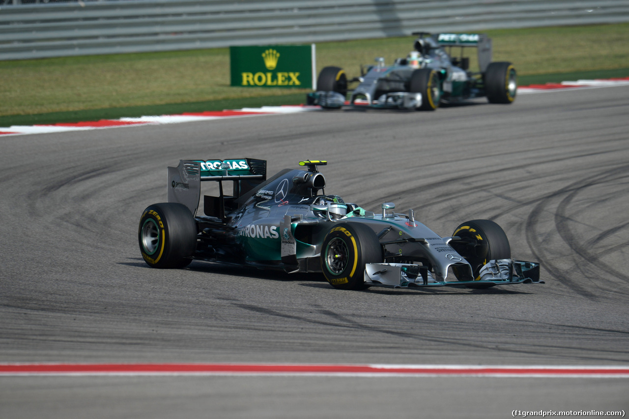 GP USA, 02.11.2014 - Gara, Nico Rosberg (GER) Mercedes AMG F1 W05 davanti a Lewis Hamilton (GBR) Mercedes AMG F1 W05