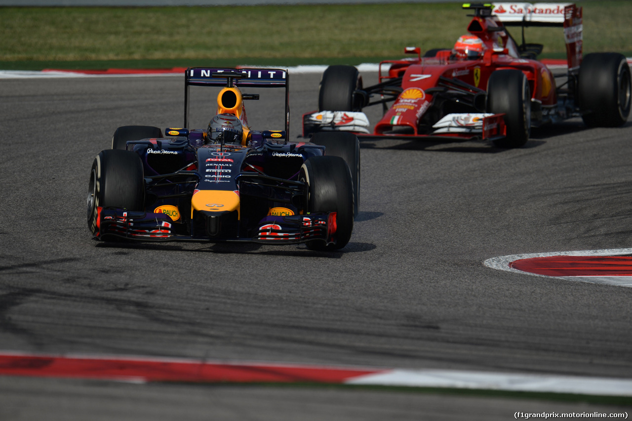 GP USA, 02.11.2014 - Gara, Sebastian Vettel (GER) Red Bull Racing RB10 e Kimi Raikkonen (FIN) Ferrari F14-T