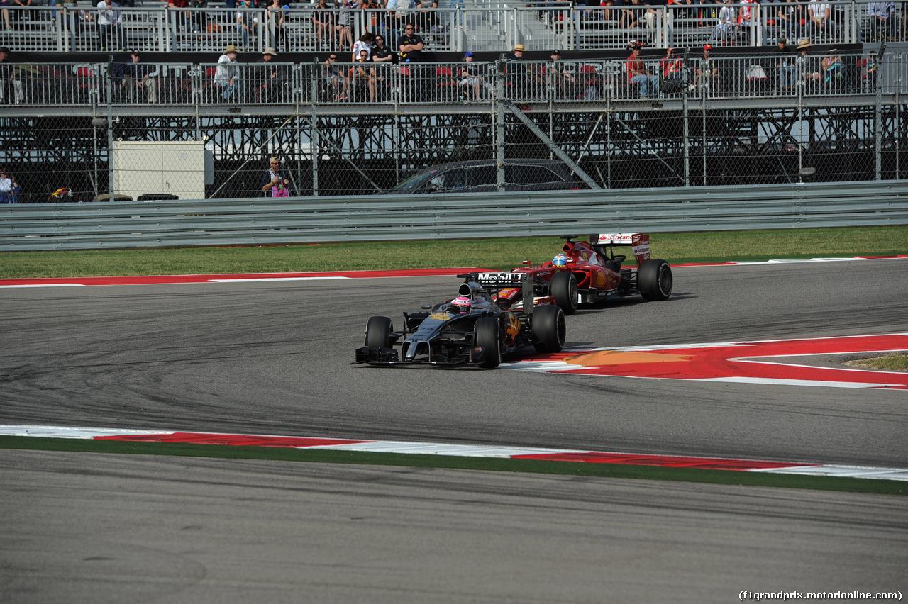 GP USA, 02.11.2014 - Gara, Jenson Button (GBR) McLaren Mercedes MP4-29 davanti a Fernando Alonso (ESP) Ferrari F14-T