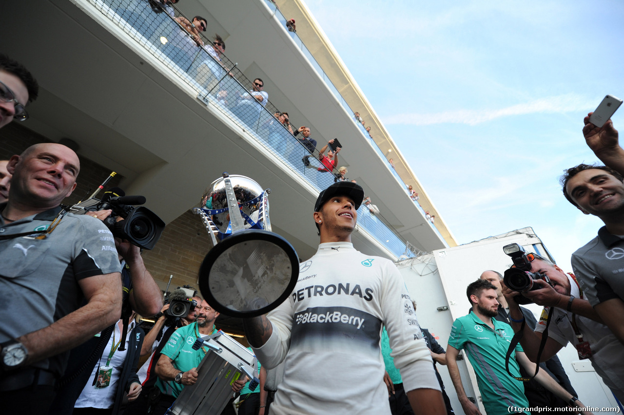 GP USA, 02.11.2014 - Gara Festeggiamenti, Lewis Hamilton (GBR) Mercedes AMG F1 W05 vincitore