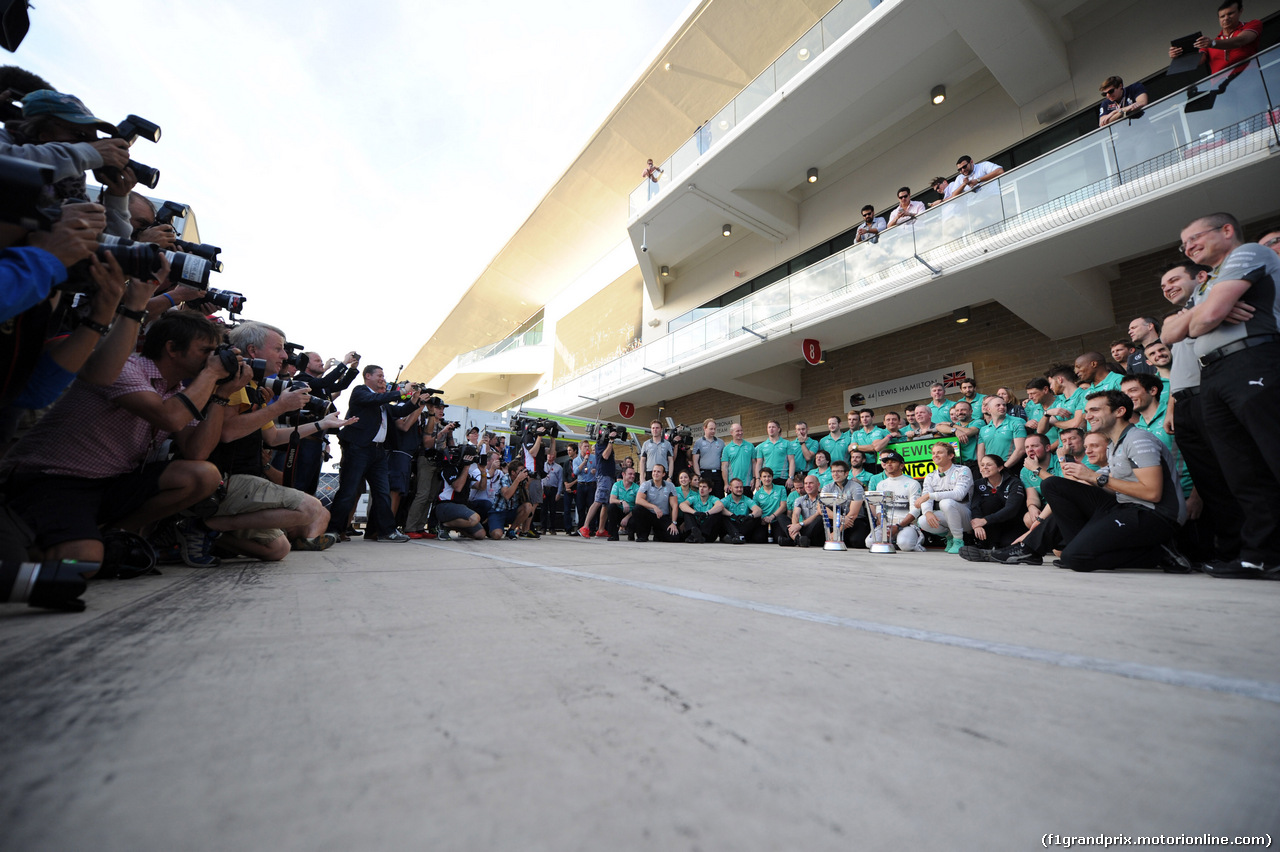 GP USA, 02.11.2014 - Gara Festeggiamenti, Lewis Hamilton (GBR) Mercedes AMG F1 W05 vincitore e secondo Nico Rosberg (GER) Mercedes AMG F1 W05