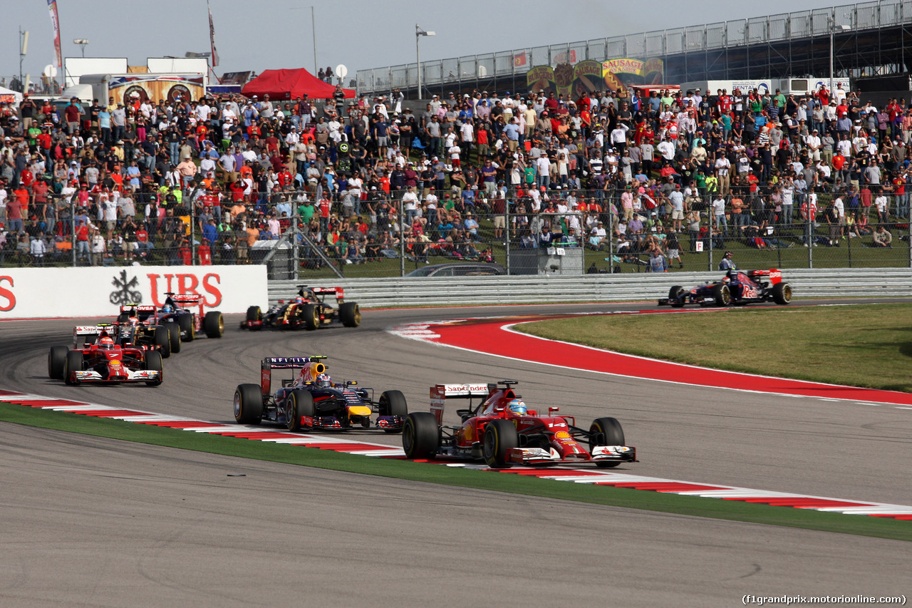 GP USA, 02.11.2014 - Gara, Fernando Alonso (ESP) Ferrari F14-T davanti a Daniel Ricciardo (AUS) Red Bull Racing RB10