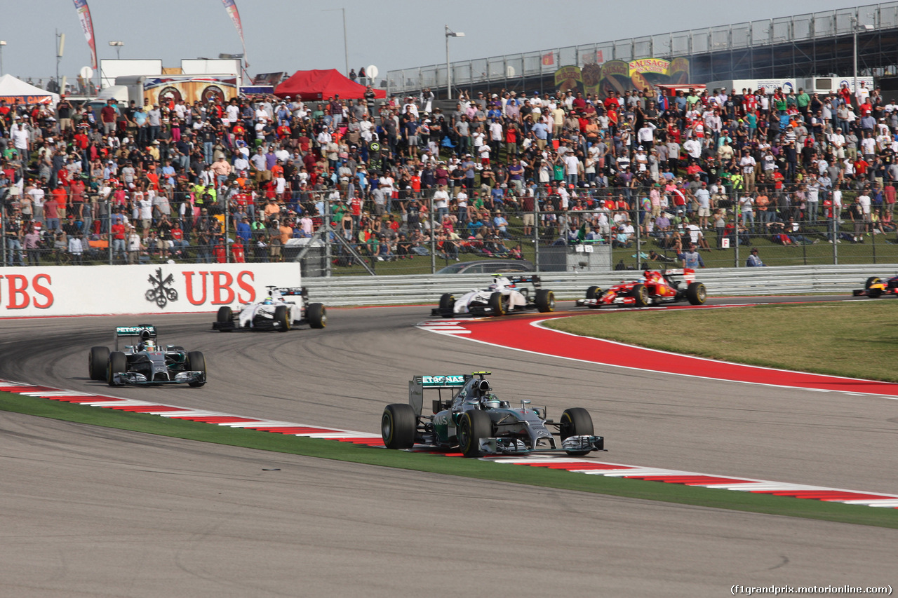 GP USA, 02.11.2014 - Gara, Nico Rosberg (GER) Mercedes AMG F1 W05 davanti a Lewis Hamilton (GBR) Mercedes AMG F1 W05