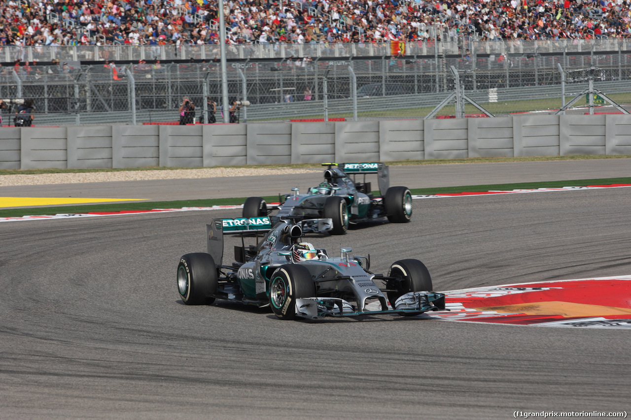 GP USA, 02.11.2014 - Gara, Lewis Hamilton (GBR) Mercedes AMG F1 W05 davanti a Nico Rosberg (GER) Mercedes AMG F1 W05