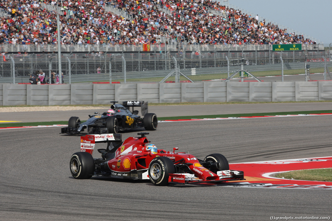 GP USA, 02.11.2014 - Gara, Fernando Alonso (ESP) Ferrari F14-T davanti a Jenson Button (GBR) McLaren Mercedes MP4-29