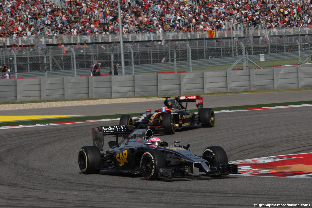 GP USA, 02.11.2014 - Gara, Jenson Button (GBR) McLaren Mercedes MP4-29 davanti a Romain Grosjean (FRA) Lotus F1 Team E22