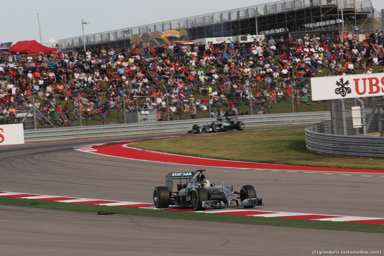 GP USA, 02.11.2014 - Gara, Lewis Hamilton (GBR) Mercedes AMG F1 W05 davanti a Nico Rosberg (GER) Mercedes AMG F1 W05