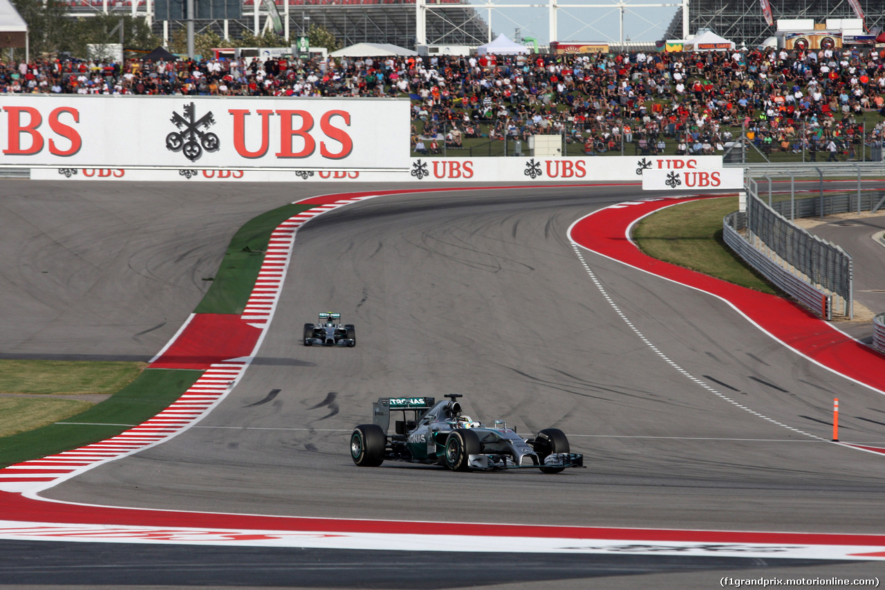 GP USA, 02.11.2014 - Gara, Lewis Hamilton (GBR) Mercedes AMG F1 W05 davanti a Nico Rosberg (GER) Mercedes AMG F1 W05