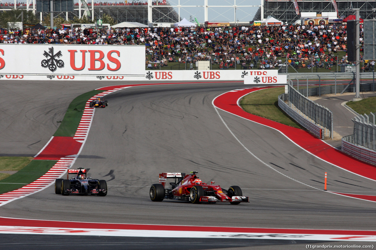 GP USA, 02.11.2014 - Gara, Kimi Raikkonen (FIN) Ferrari F14-T davanti a Jean-Eric Vergne (FRA) Scuderia Toro Rosso STR9