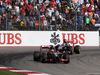 GP USA, 02.11.2014 - Gara, Romain Grosjean (FRA) Lotus F1 Team E22 davanti a Daniil Kvyat (RUS) Scuderia Toro Rosso STR9