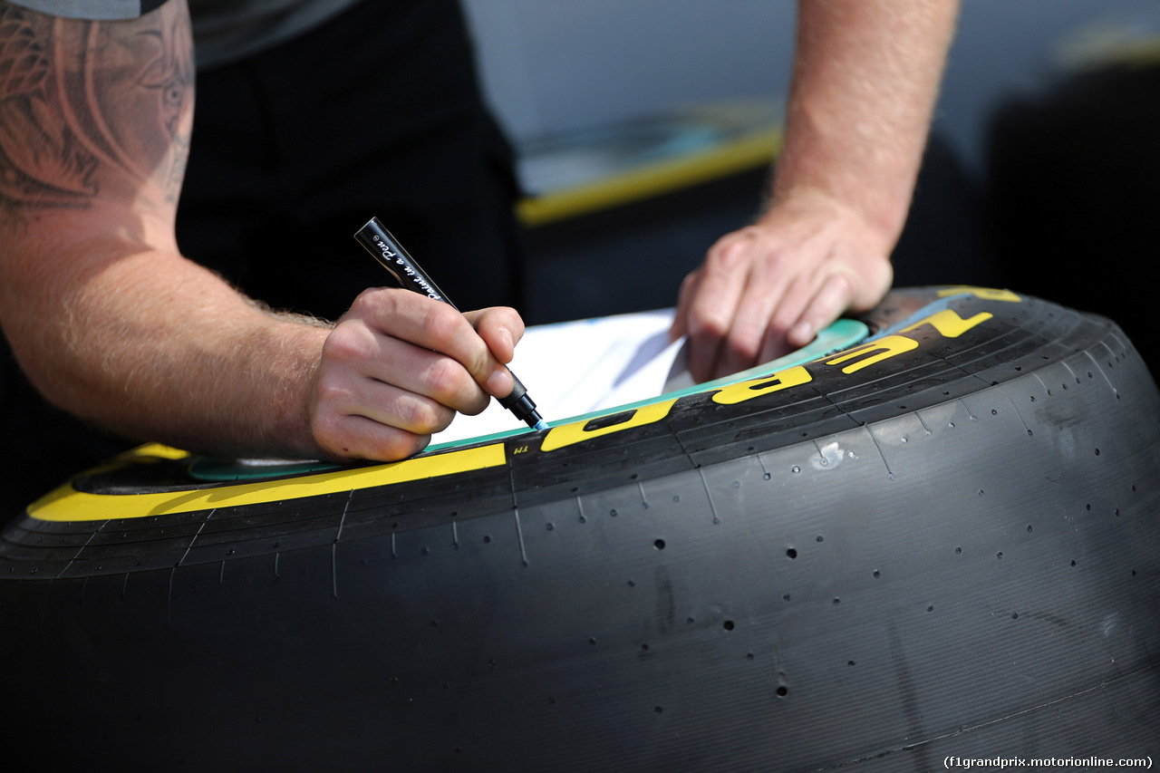 GP USA, 30.10.2014 - Pirelli Tyres