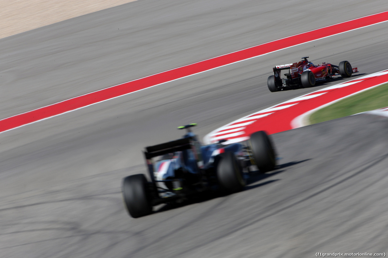 GP USA, 31.10.2014 - Prove Libere 2, Esteban Gutierrez (MEX), Sauber F1 Team C33 e Fernando Alonso (ESP) Ferrari F14-T