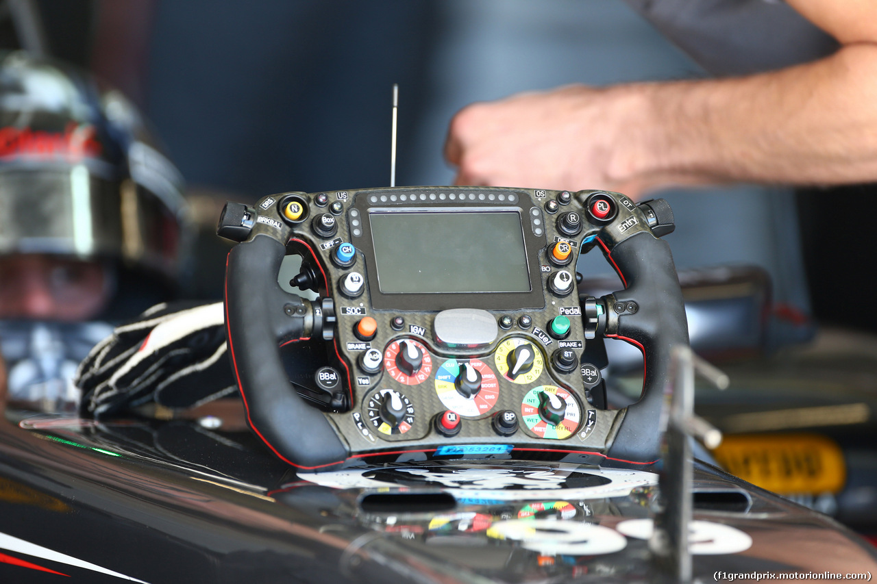 GP USA, 31.10.2014 - Prove Libere 2, The Steering wheel of Adrian Sutil (GER) Sauber F1 Team C33