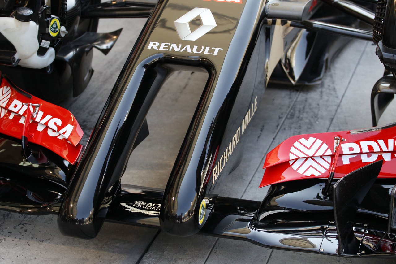 LOTUS F1 E22, Romain Grosjean (FRA) Lotus F1 E22 nosecone detail.
19.02.2014. Formula One Testing, Bahrain Test One, Day One, Sakhir, Bahrain.