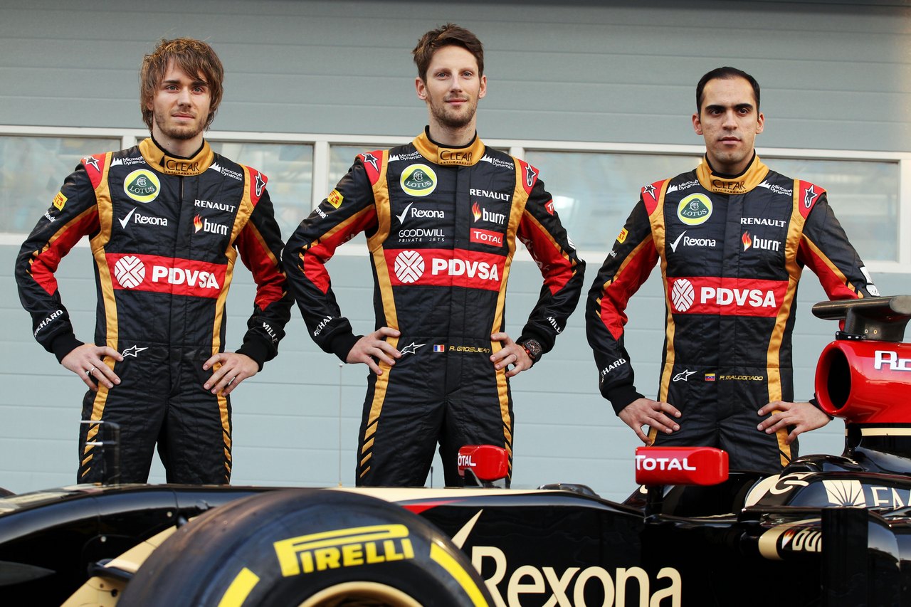LOTUS F1 E22, (L to R): Charles Pic (FRA); Romain Grosjean (FRA) Lotus F1 Team; e Pastor Maldonado (VEN) Lotus F1 Team as the Lotus F1 E22 is officially unveiled.
20.02.2014. Formula One Testing, Bahrain Test One, Day Two, Sakhir, Bahrain.