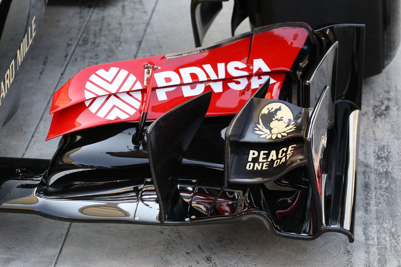 LOTUS F1 E22, Romain Grosjean (FRA) Lotus F1 E22 front wing detail.
19.02.2014. Formula One Testing, Bahrain Test One, Day One, Sakhir, Bahrain.