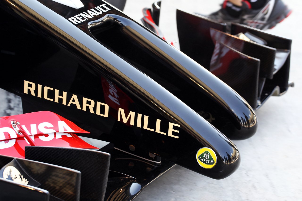 LOTUS F1 E22, Romain Grosjean (FRA) Lotus F1 E22 nosecone detail.
19.02.2014. Formula One Testing, Bahrain Test One, Day One, Sakhir, Bahrain.