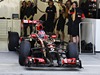 LOTUS F1 E22, Romain Grosjean (FRA) Lotus F1 E22 leaves the pits for the first time.
19.02.2014. Formula One Testing, Bahrain Test One, Day One, Sakhir, Bahrain.
