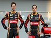 LOTUS F1 E22, (L to R): Romain Grosjean (FRA) Lotus F1 Team e team mate Pastor Maldonado (VEN) Lotus F1 Team as the Lotus F1 E22 is officially unveiled.
20.02.2014. Formula One Testing, Bahrain Test One, Day Two, Sakhir, Bahrain.
