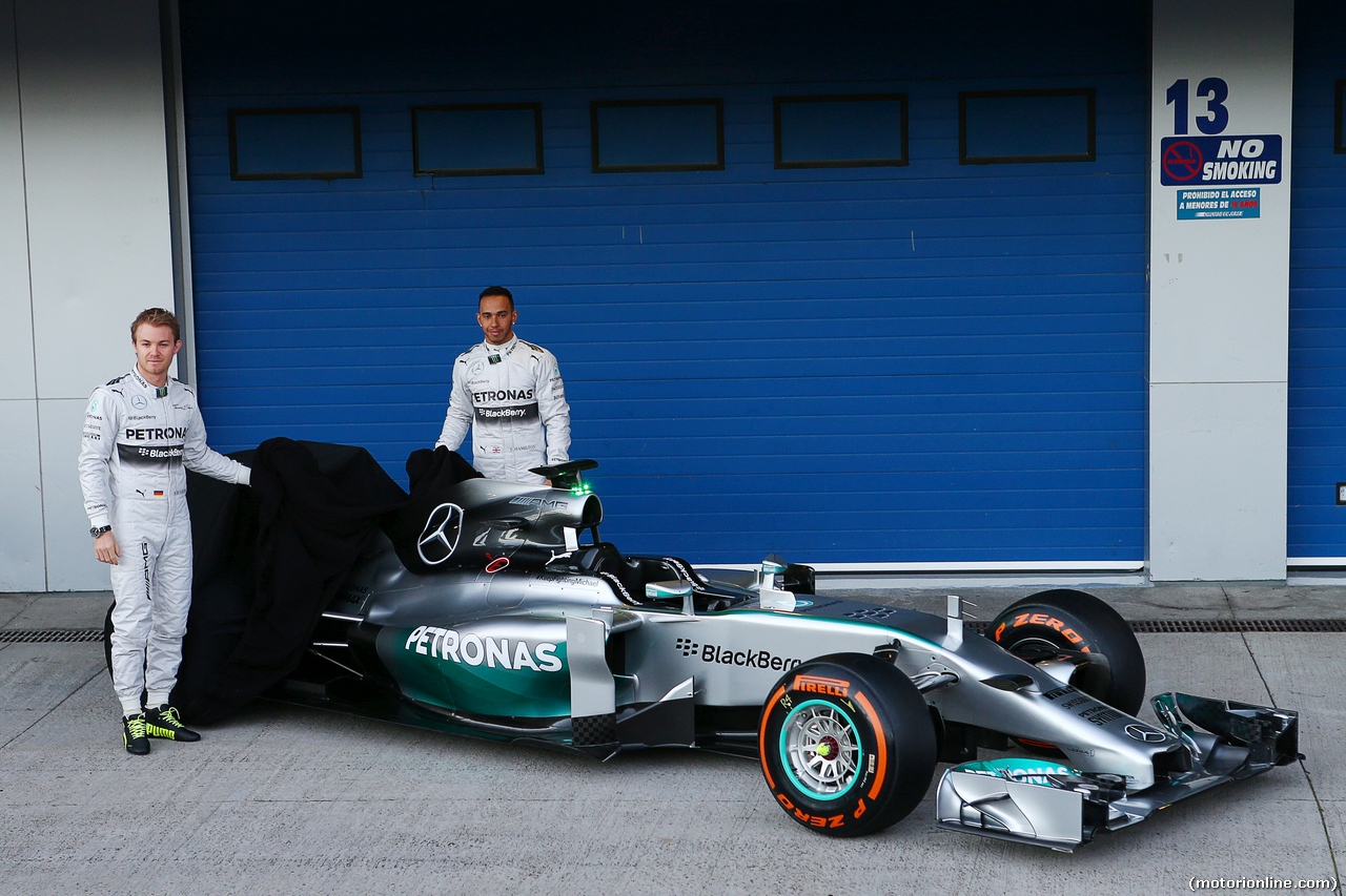 MERCEDES W05, (L to R): Nico Rosberg (GER) Mercedes AMG F1 e team mate Lewis Hamilton (GBR) Mercedes AMG F1 unveil the new Mercedes AMG F1 W05.
28.01.2014. Formula One Testing, Day One, Jerez, Spain.