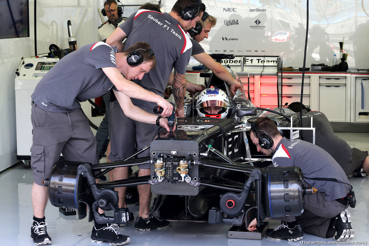 TEST BAHRAIN 08 APRILE, Sergey Sirotkin (RUS), test driver, Sauber F1 Team 
08.04.2014. Formula One Testing, Bahrain Test, Day One, Sakhir, Bahrain.