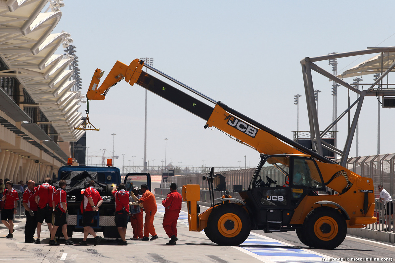 TEST BAHRAIN 08 APRILE, Max Chilton (GBR), Marussia F1 Team stops on track
08.04.2014. Formula One Testing, Bahrain Test, Day One, Sakhir, Bahrain.