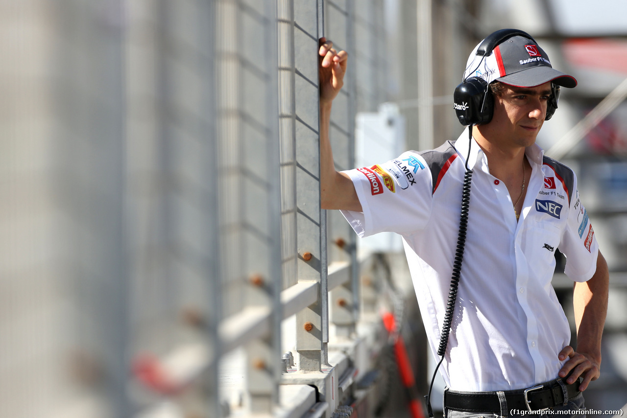 TEST BAHRAIN 08 APRILE, Esteban Gutierrez (MEX), Sauber F1 Team 
08.04.2014. Formula One Testing, Bahrain Test, Day One, Sakhir, Bahrain.