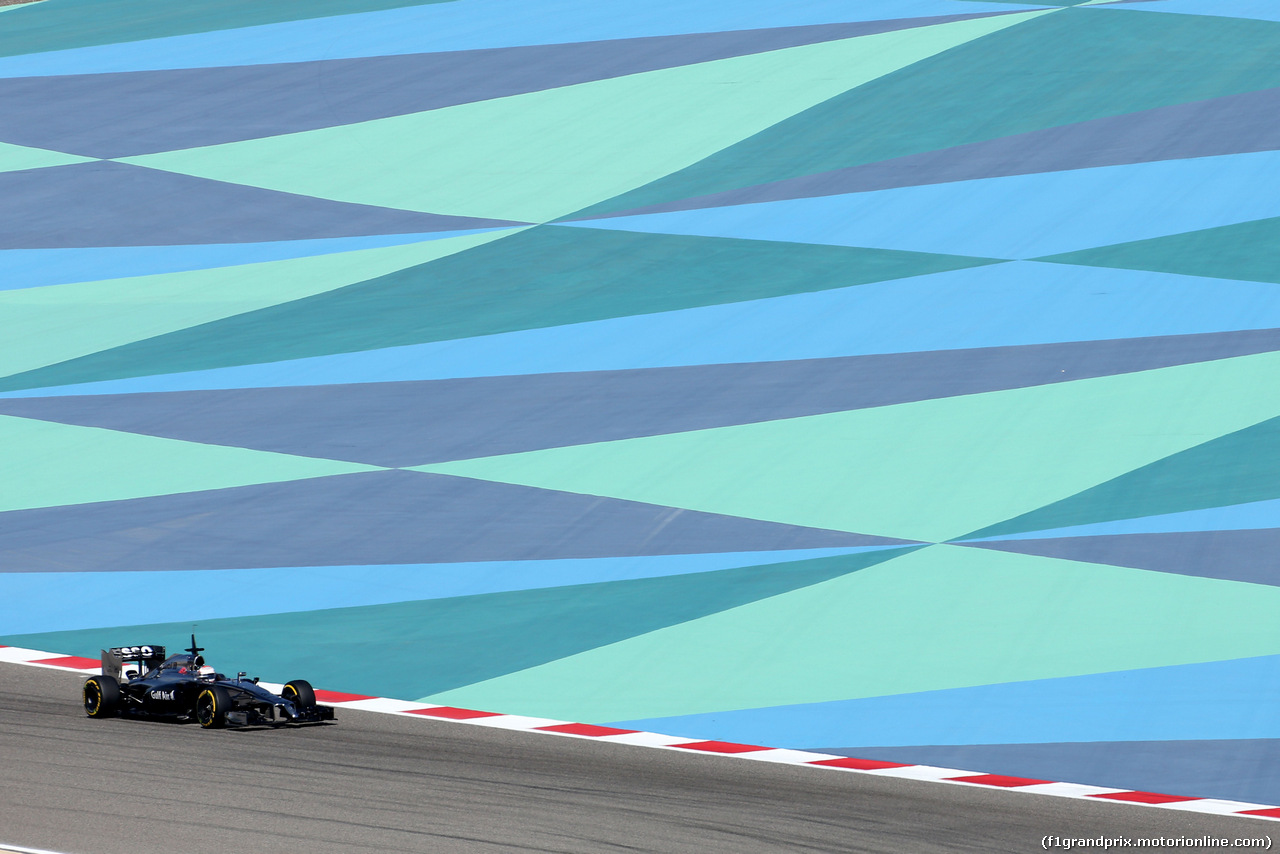 TEST BAHRAIN 08 APRILE, Kevin Magnussen (DEN), McLaren F1 
08.04.2014. Formula One Testing, Bahrain Test, Day One, Sakhir, Bahrain.