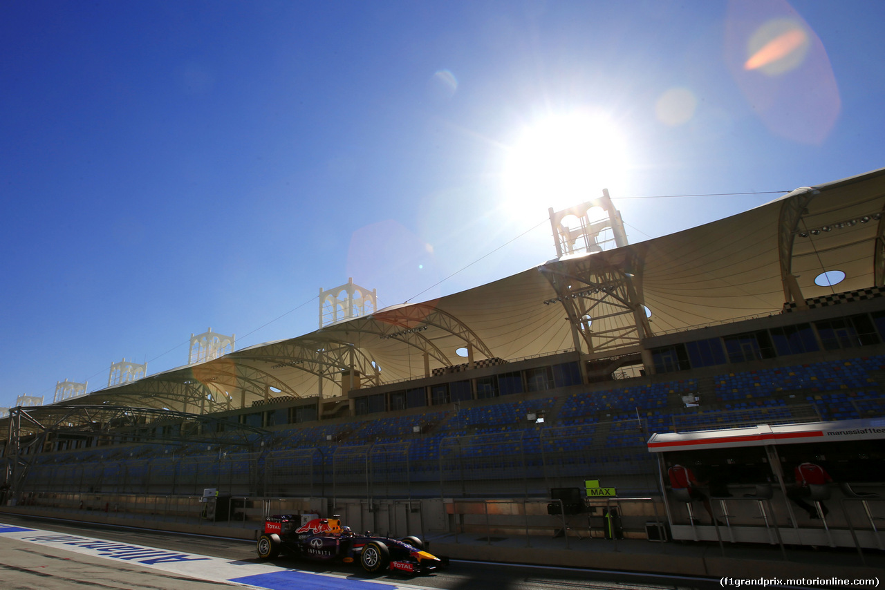 TEST BAHRAIN 08 APRILE, Daniel Ricciardo (AUS), Red Bull Racing 
08.04.2014. Formula One Testing, Bahrain Test, Day One, Sakhir, Bahrain.