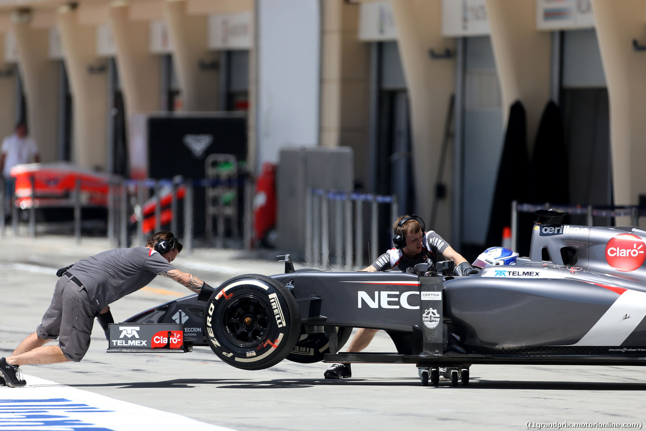 TEST BAHRAIN 08 APRILE, Sergey Sirotkin (RUS), test driver, Sauber F1 Team 
08.04.2014. Formula One Testing, Bahrain Test, Day One, Sakhir, Bahrain.