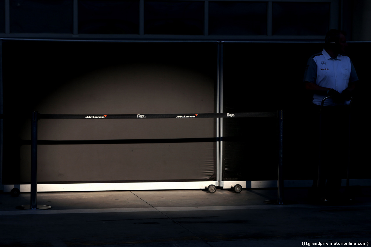 TEST BAHRAIN 08 APRILE, McLaren Mercedes 
08.04.2014. Formula One Testing, Bahrain Test, Day One, Sakhir, Bahrain.