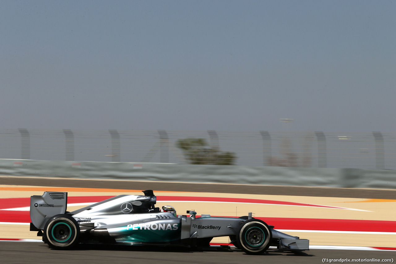 TEST BAHRAIN 09 APRILE, Lewis Hamilton (GBR), Mercedes AMG F1 Team 
09.04.2014. Formula One Testing, Bahrain Test, Day Two, Sakhir, Bahrain.