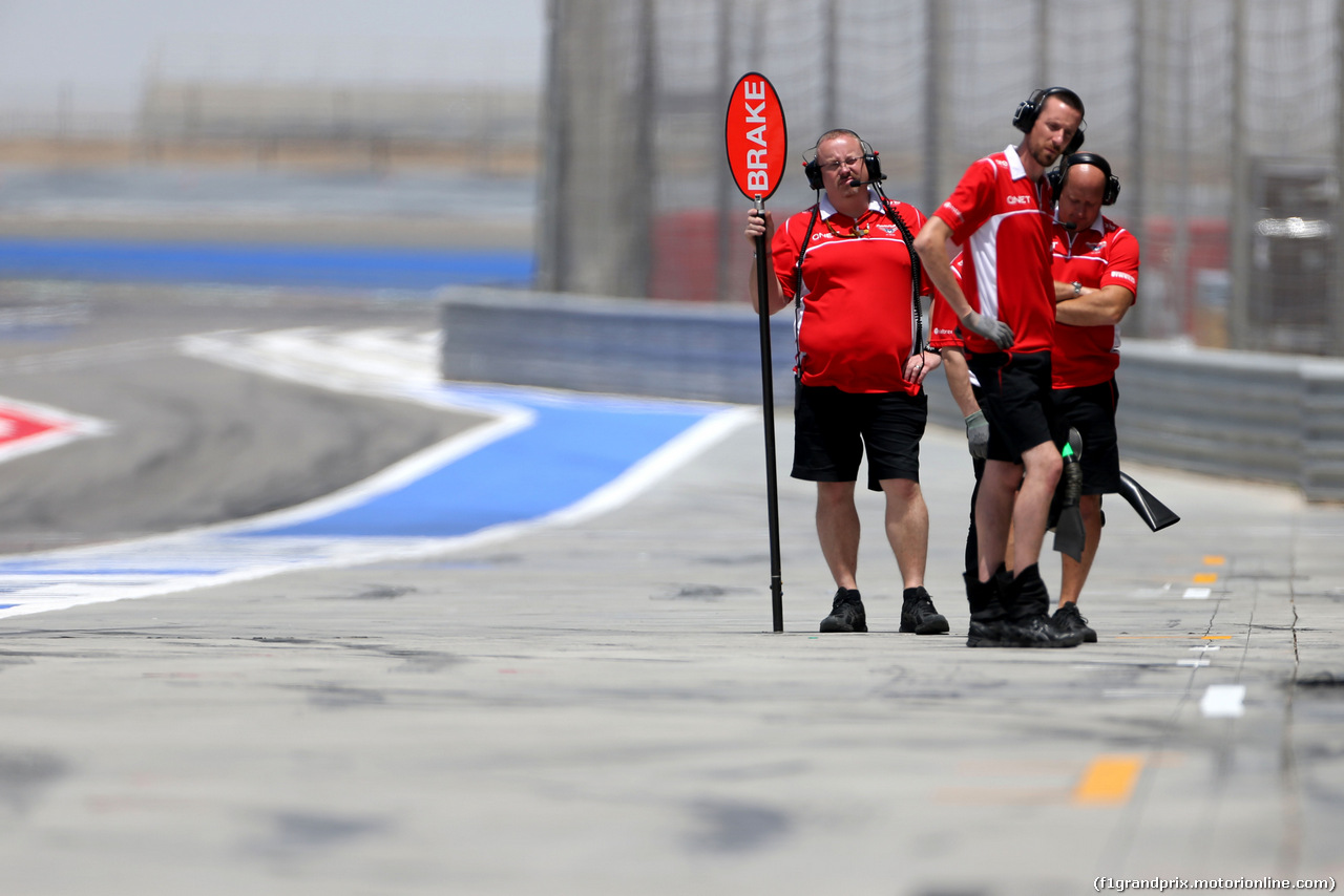 TEST BAHRAIN 09 APRILE, Marussia F1 Team meccanici
09.04.2014. Formula One Testing, Bahrain Test, Day Two, Sakhir, Bahrain.