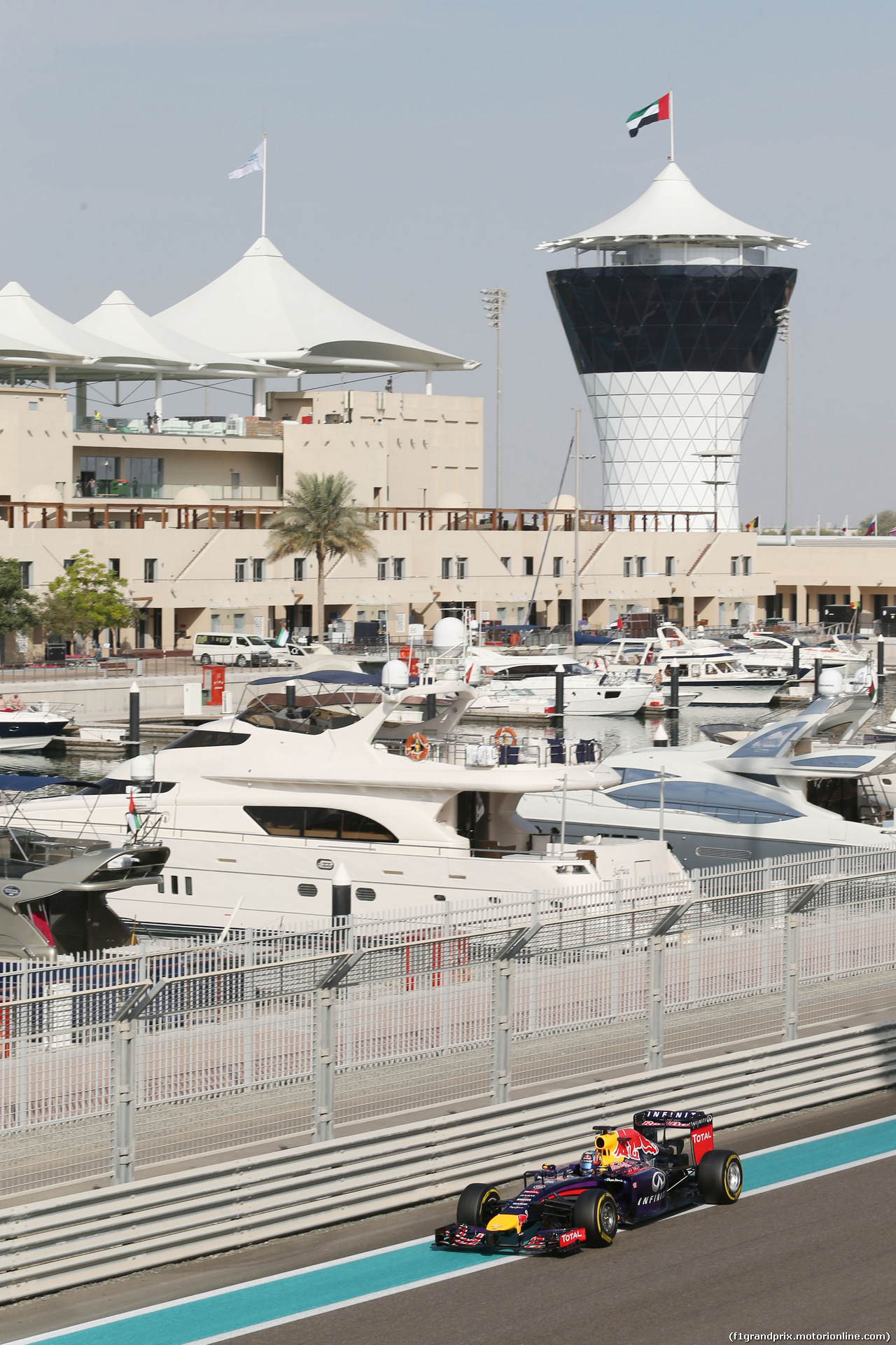 TEST F1 ABU DHABI 25 NOVEMBRE