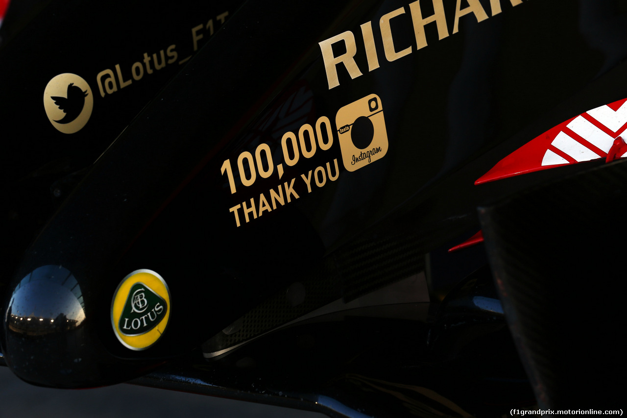 TEST F1 ABU DHABI 25 NOVEMBRE, Lotus F1 E22 thanks their 100,000 Instagram followers.
25.11.2014.