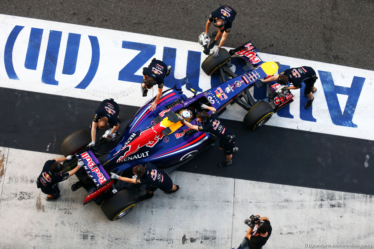 TEST F1 ABU DHABI 25 NOVEMBRE, Daniel Ricciardo (AUS) Red Bull Racing RB10.
25.11.2014.