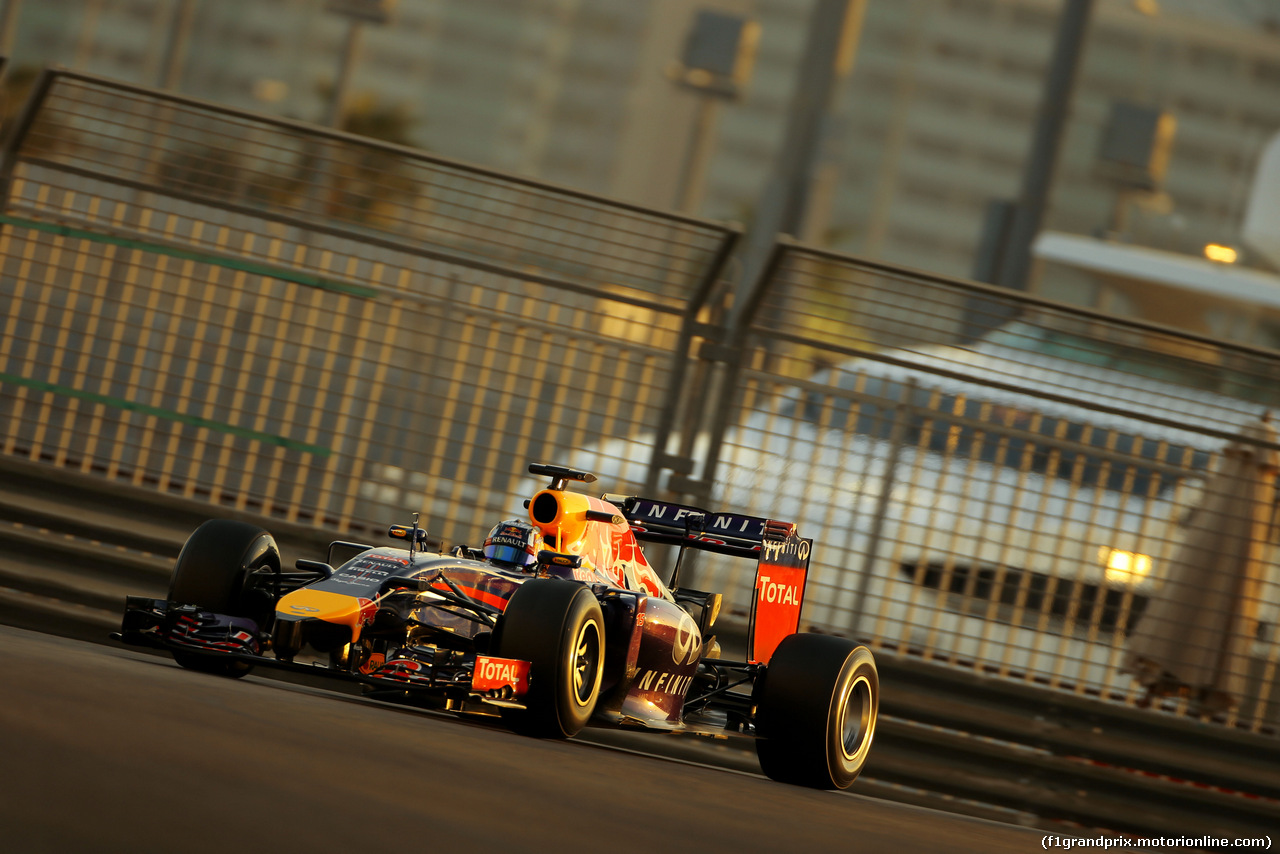 TEST F1 ABU DHABI 25 NOVEMBRE